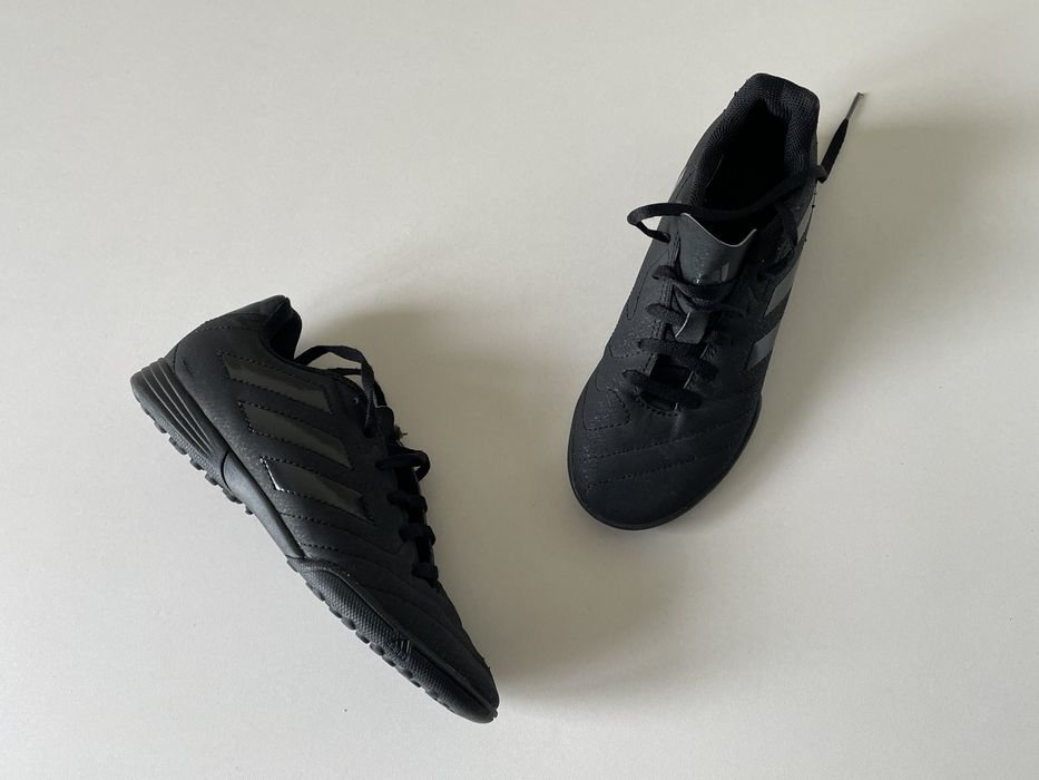 Adidas дитячі 35.5р сороконіжки