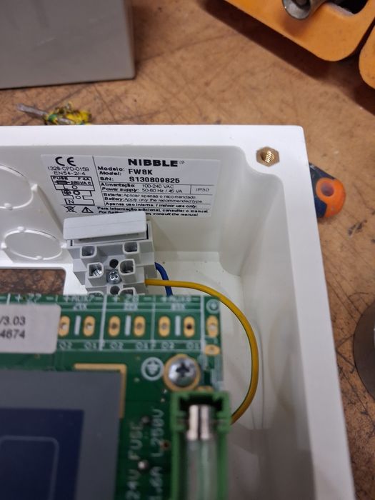 Vendo central incêndio Nibble FW8K 4 ZONAS nova