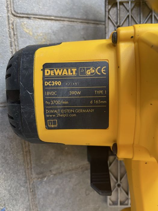 Акумуляторна циркулярна пила DeWALT DC390 (18V, 165 мм)