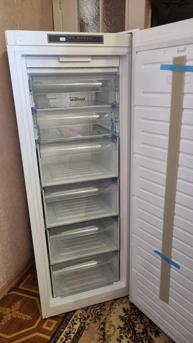 Морозильная камера Vestfrost CMF144W