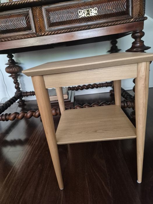 Mesa de apoio ou mesinha de cabeceira