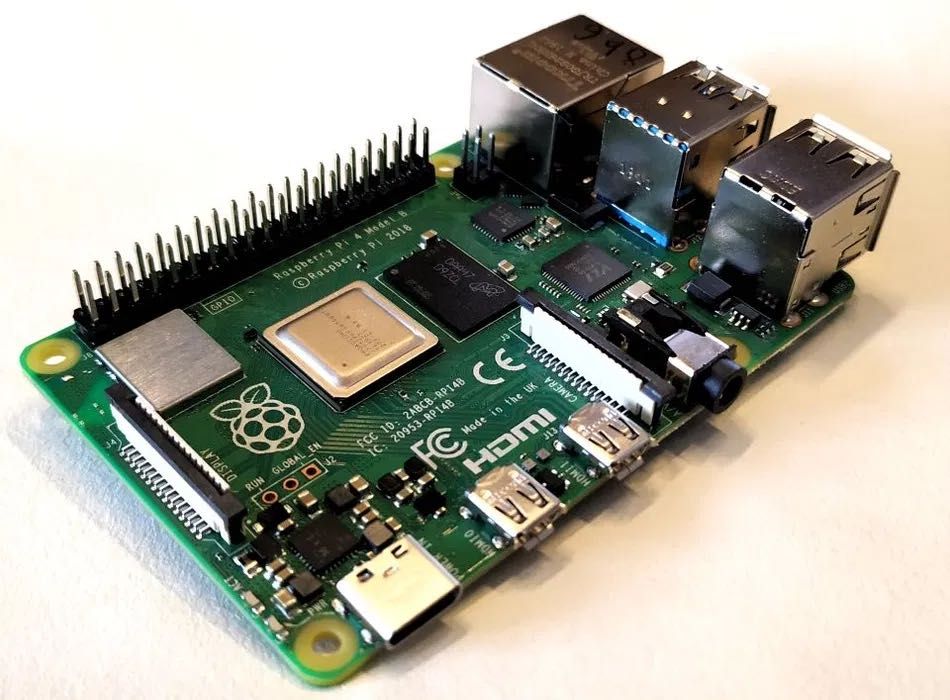 Raspberry Pi 4 B / 4 GB SDRAM + SSD 128GB + caixa + fonte - como novo