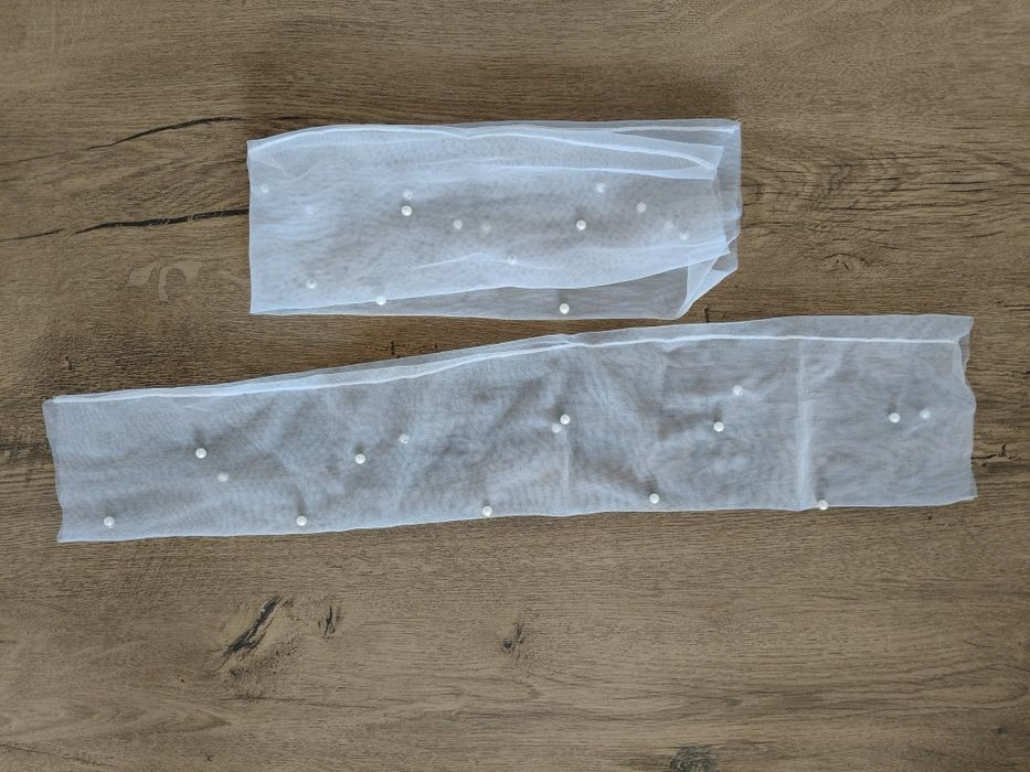 Nowe białe rękawki ślubne z tiulowego materiału z perełkami, długość 55 cm