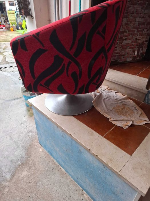 Cadeirao com pe em aco