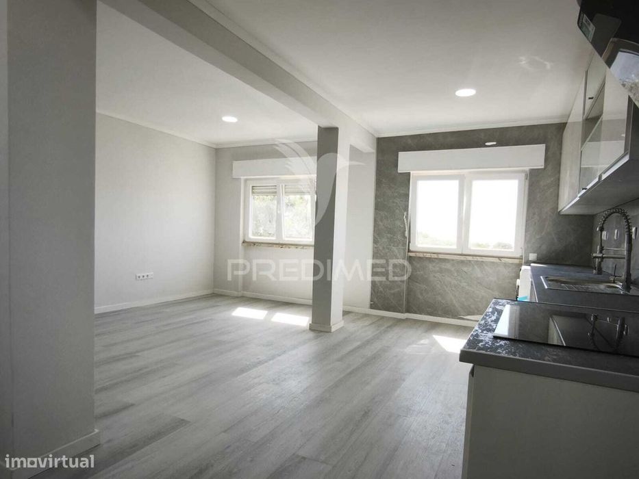 Apartamento T2 Remodelado com Arrecadação e Vista Rio – Setúbal