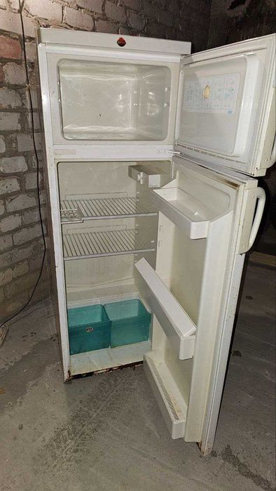 Холодильник ARDO высота 170 см Хорошее состояние Все работает