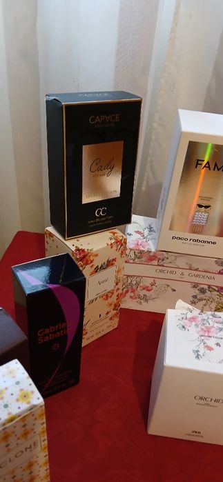 Caixas de perfume, vazias