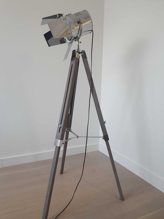 lampa podłogowa HOLLY typu reflektor