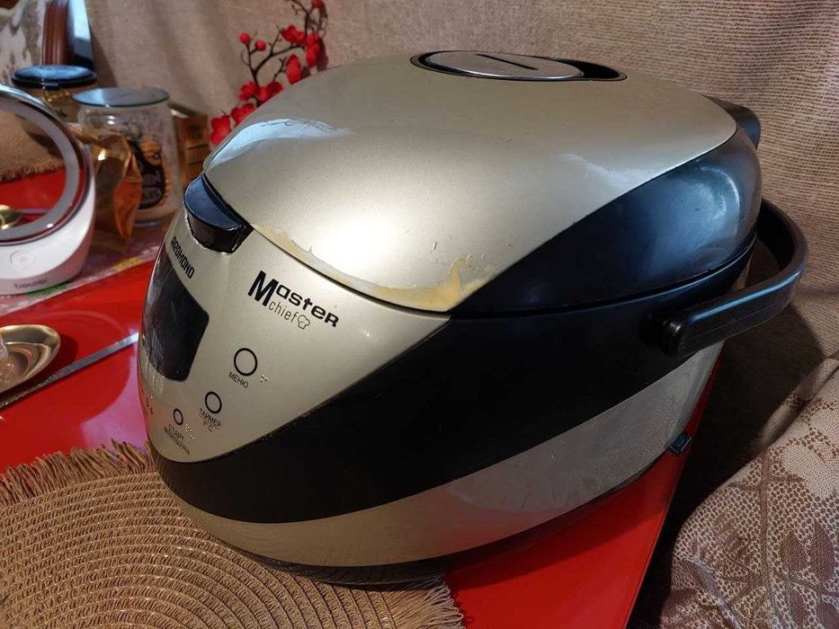 Мультиварка Redmond RMC-M150. в робочому стані.Голосова