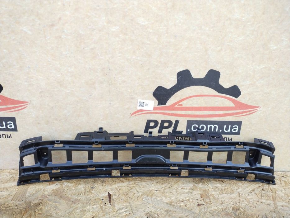 Mercedes C W205 14-21 кронштейн направляющая крепление бампера заднего