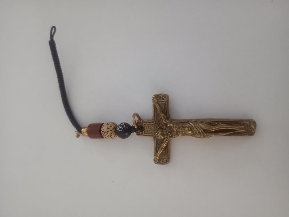 Krzyż krzyżyk brelok breloczek zawieszka Jezus
