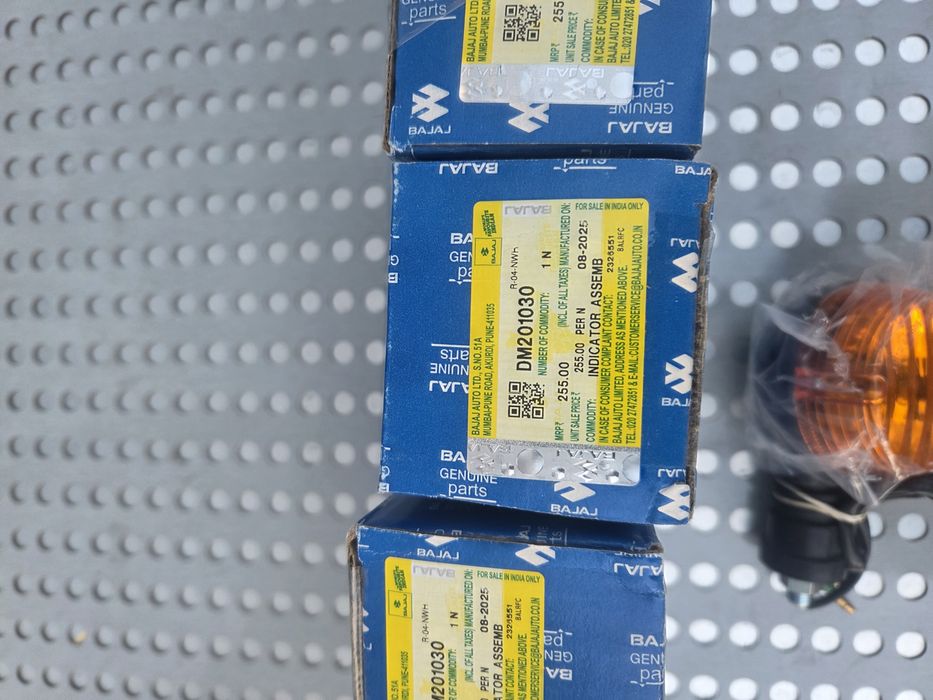 Показчик поворотів задній правий Bajaj Boxer 125-150 DM201030