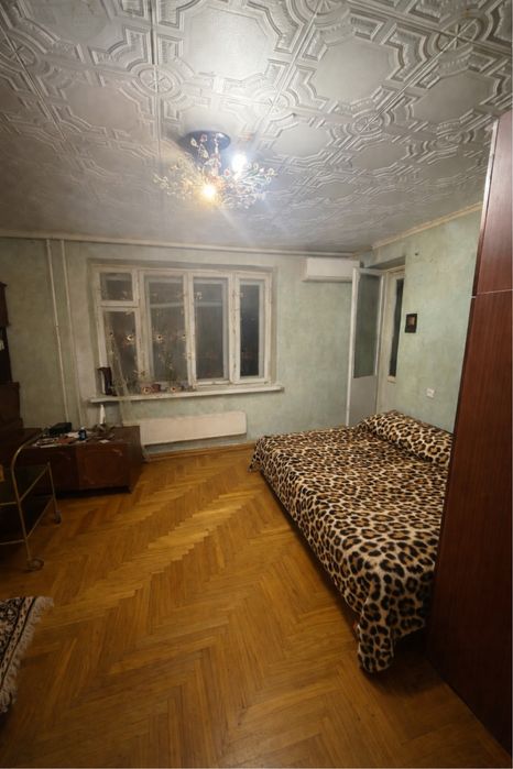 Здам кімнату з виходом на окремий балкон в трьохкімнатній квартирі