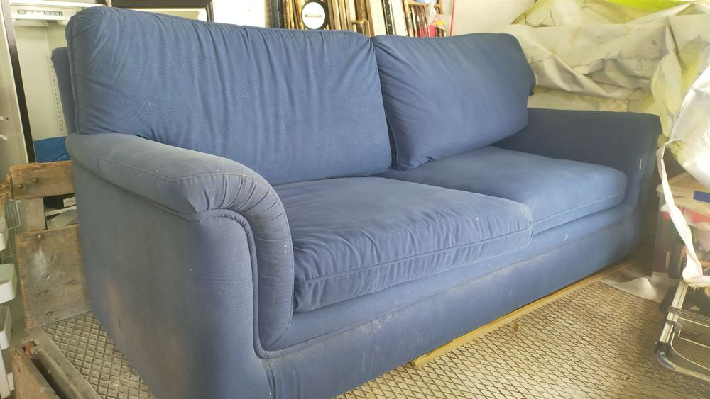 Sofá  azul em courtisane usado em estado razoável .