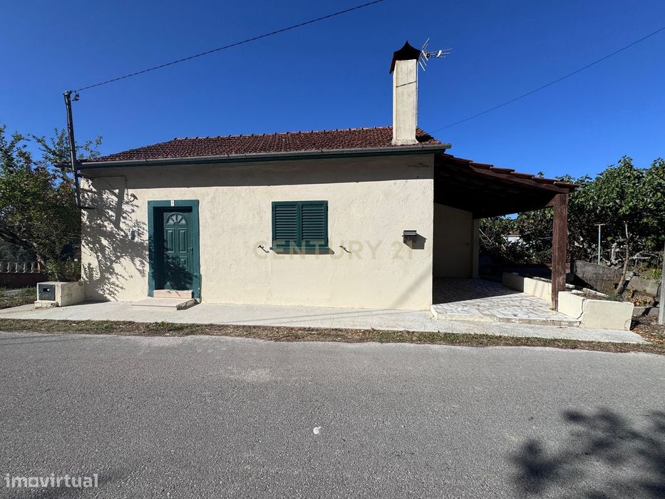 Encantadora Moradia T2 em Pombal com Vista Campestre