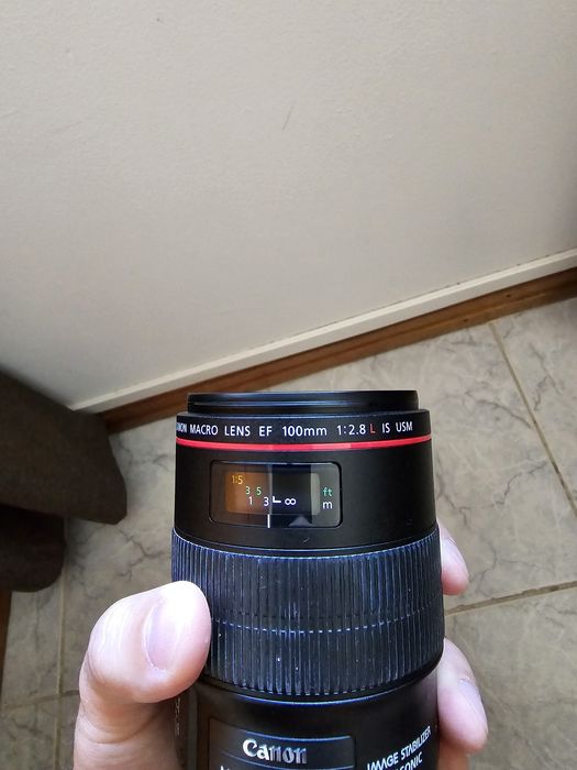 Objetiva Canon EF 100mm f/2.8L Macro IS USM