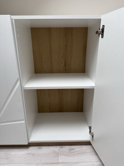 Szafka na ubrania lub kosze z zabawkami