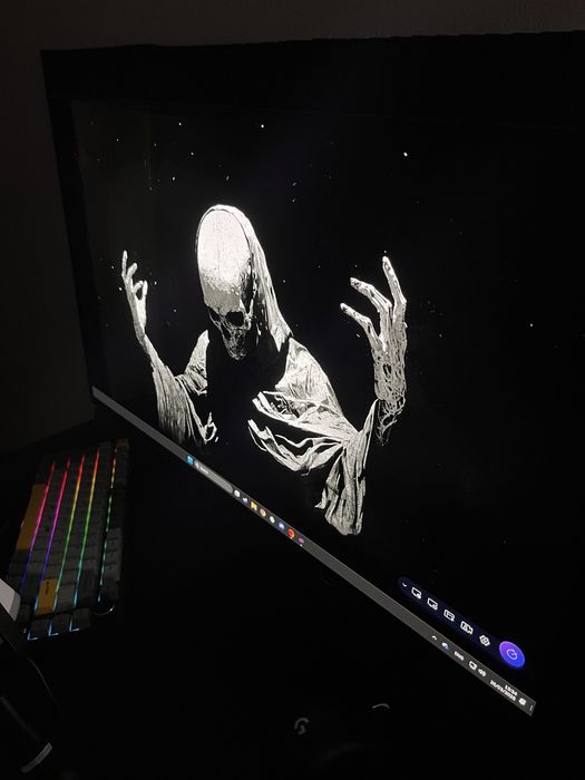 Monitor LG UltraGear OLED 27” 240Hz – Impecável (como novo)