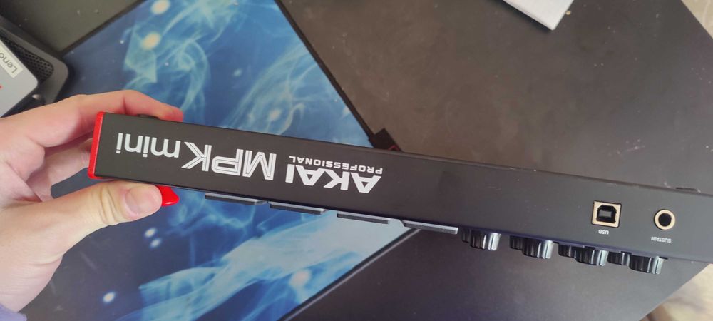 Міді клавіатура AKAI MPK mini