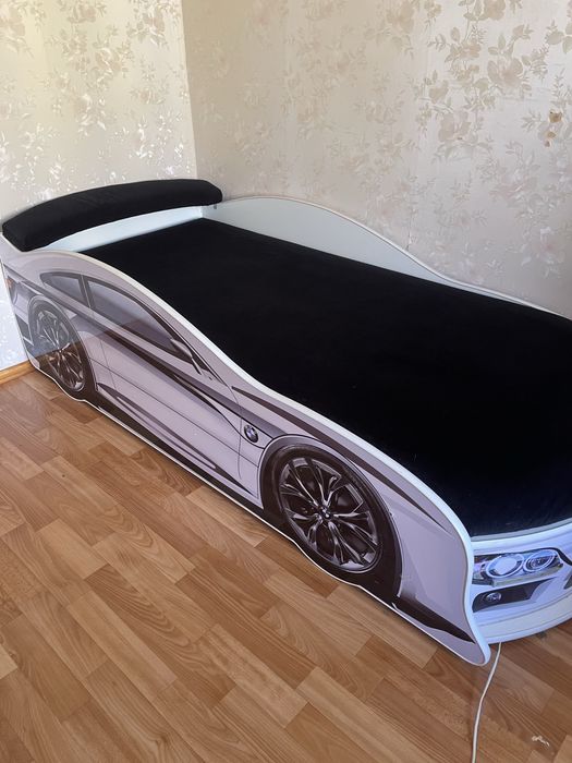 Детская кровать машинка