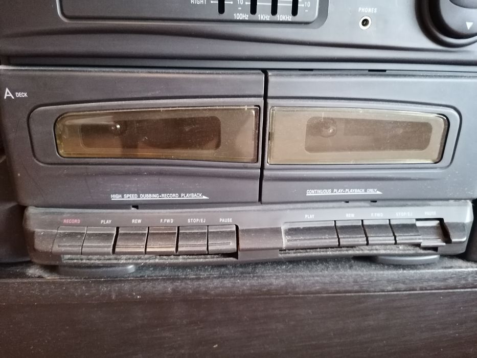 Aparelhagem de música, com CDS e cassetes com 2 colunas