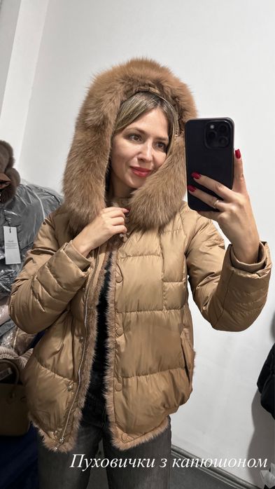 Пуховик з капюшоном з хутром