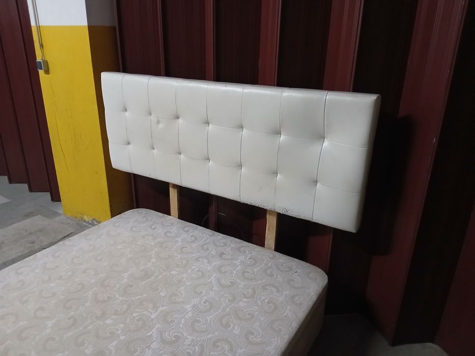 Sommier estrado elevatorio com colchão e cabeceira
