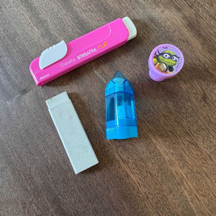 Kit de borracha, afiador e carimbo