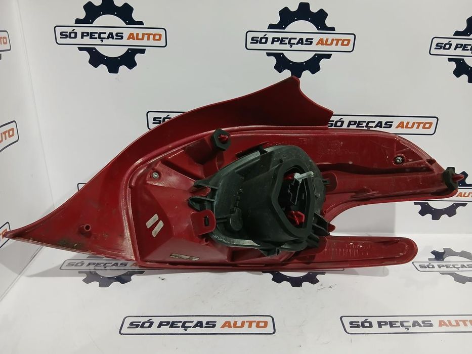 FAROLIM ESQUERDO PRETO PEUGEOT 208 VAN 1.2VTI ANO: 2014