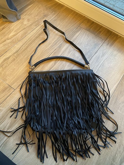 Torebka z frędzlami czarna