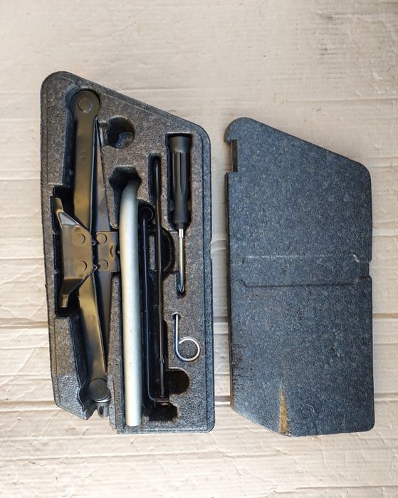 Домкрат ключ Volkswagen Golf 7 Golf 8 E Golf