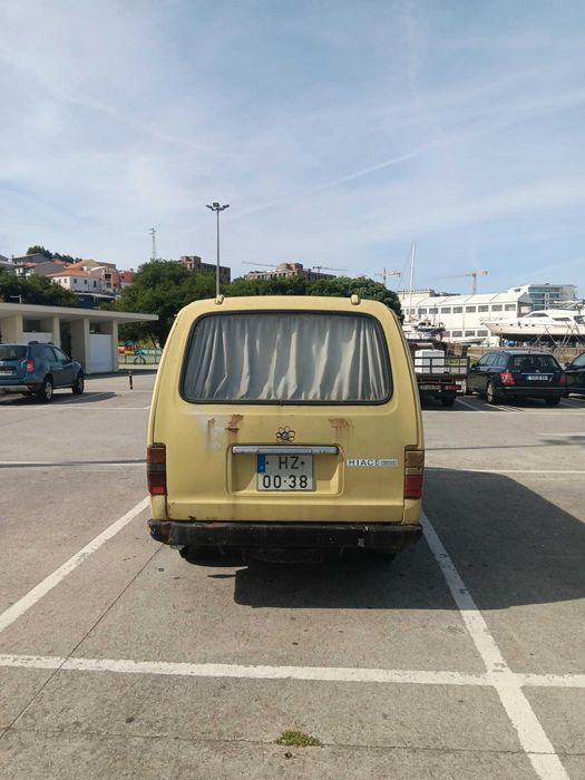 Vende-se carrinha Toyota Hiace (modelo 1981)