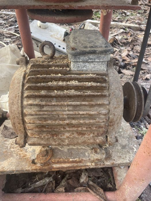 Електродвигун 2.2 кВт/ 220-380в/ + конденсатори нові!