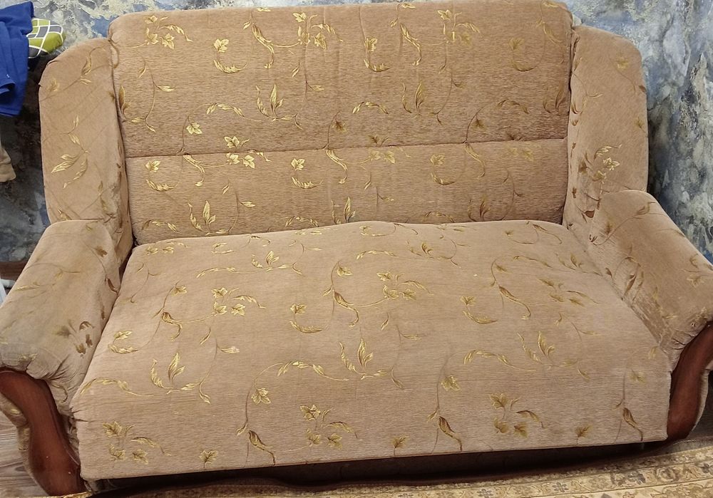 Диван  маленький