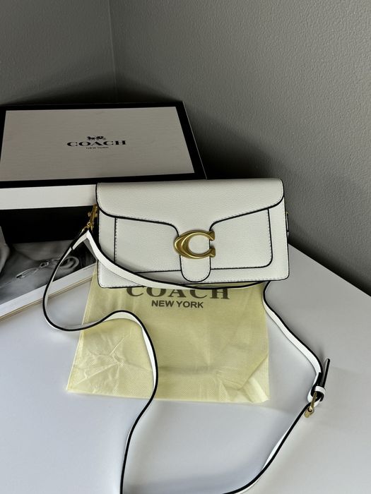 Сумка Coach tabby біла багет женская сумка кроссбоди клатч коуч купити