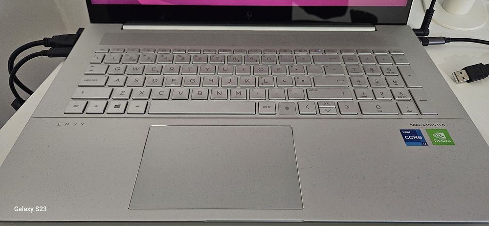 HP envy 17" I7 11th !/ 32G Ram