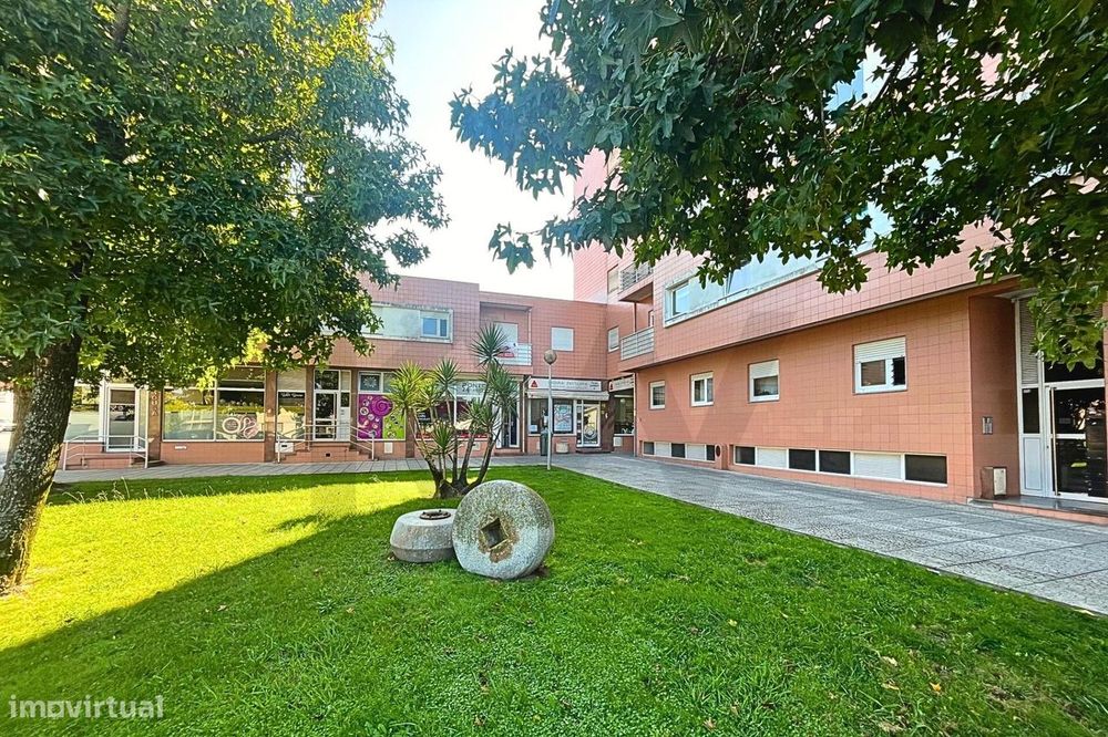 Apartamento T2 com Terraço Privativo, no Centro de Ovar