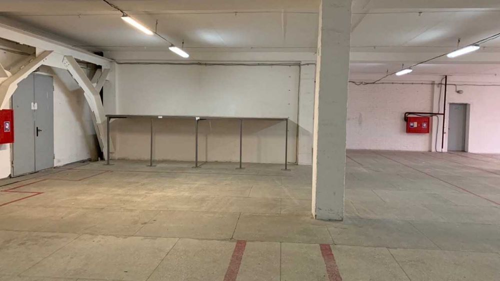 Окремо розташована офісно-складська будівля 4920 м²