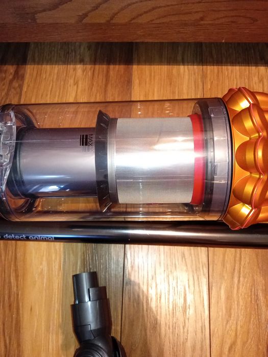 Dyson V15 absolute