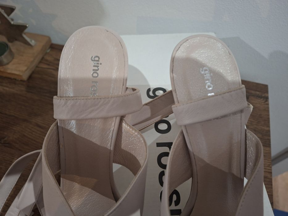 Sandałki na wysokim obcasie Gino Rosi