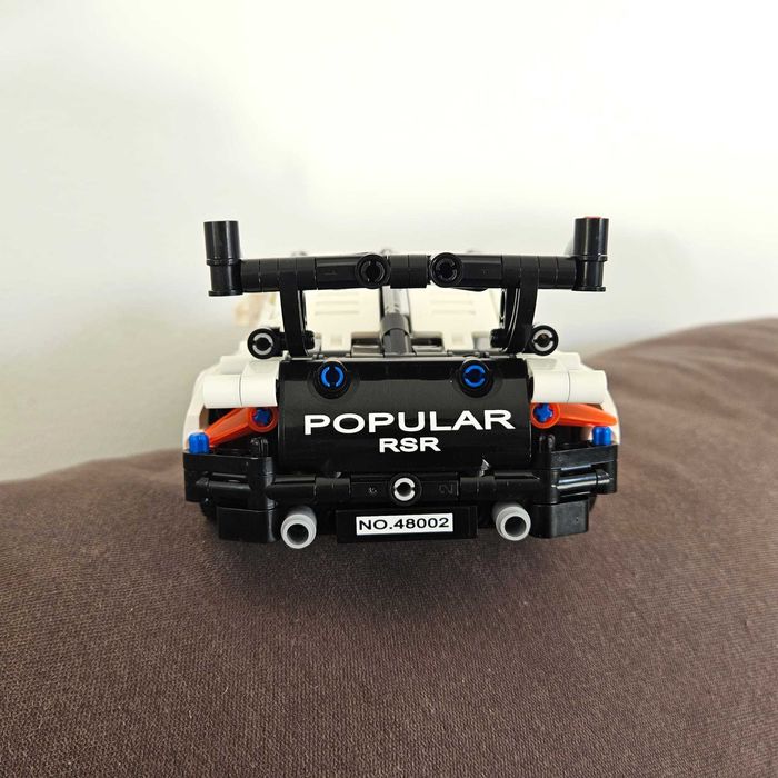 Carro de corrida com bloco de construção GTS rsr Techology