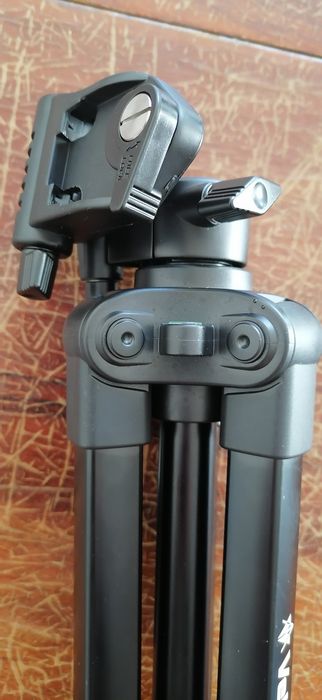 Штатив Velbon M45.