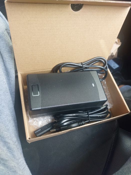 Carregador zt3 pro trotinete novo