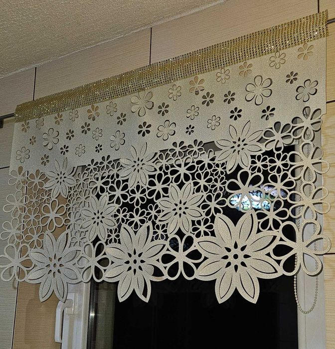 lambrekin lub zazdrostka ażurowy złota - kwiaty