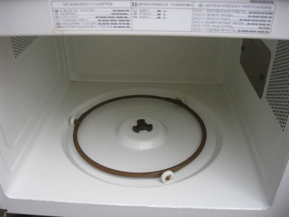 Продам большую микроволновку Samsung