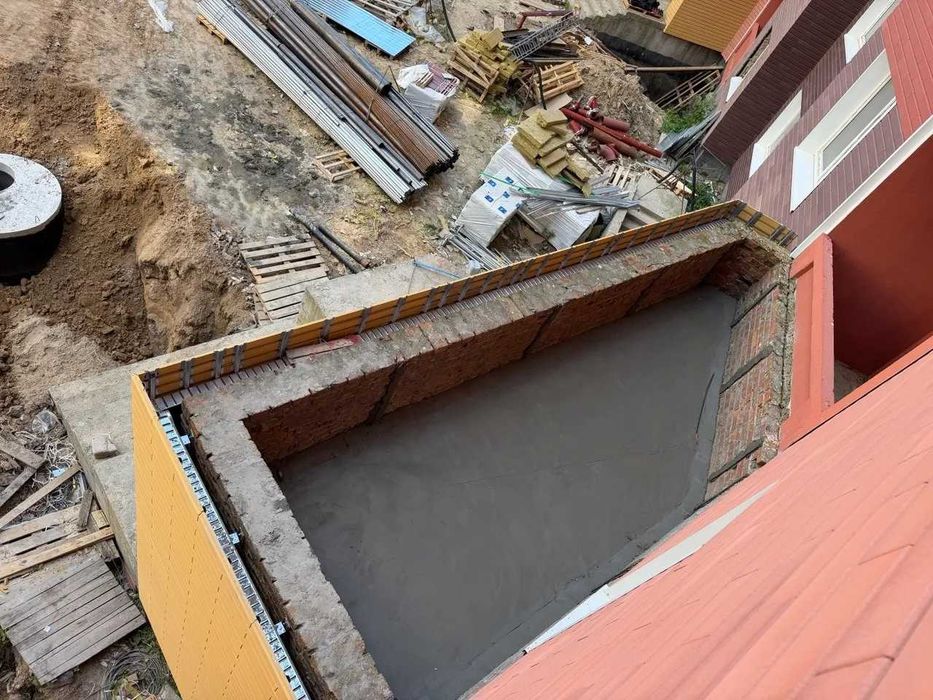 Продається 2 кімн квартира вул. Самійла Кішки 5 метро Іподром 7хв пішки