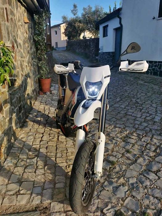 Mota AJP 250  PR5 (2021)