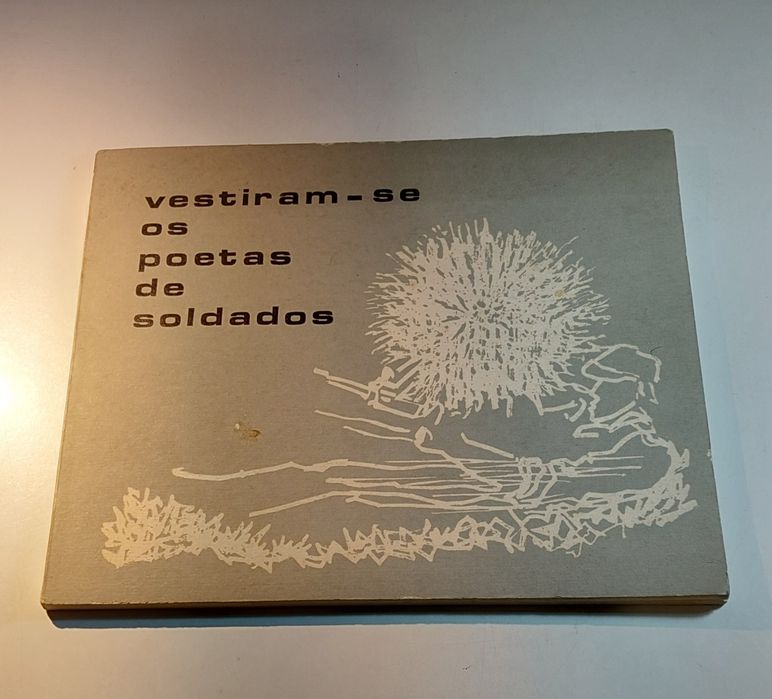 Vestiram-se os Poetas de Soldados - Rodrigo Emílio