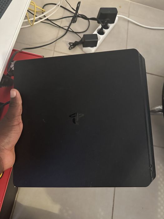 Ps4 slim em bom estado
