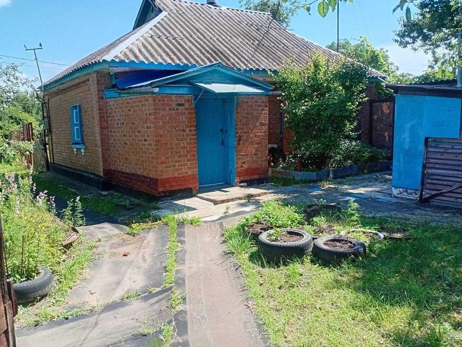 Продаж приватного будинку із земельною ділянкою 25 соток